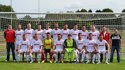 hinten links: Simon Jansen, Gerd Oversberg, Dominic Schiffer, Jonas Jansen, Sascha Held, Kevin Singh, Martin Schmitz, Nico Arsic, Max Caspers, Gökhan Uymur, Uwe Kurrich
vorne links: Christian Rukes, Florian Lautermann, Marcel Hellingrath, Pascal Muders, Marcel Gallois, Samy Tummer, Artem Tropmann, Nils Muders
es fehlen: Stephan Brock, Holger Schmitter, Fabian Knoll, Janis Knoll