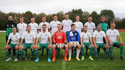 hintere Reihe v. links: Markus Zind (2. Vorsitzender), Jonas Hug, Moritz Stahlberger, Lukas Hugel, Stefan Himmelsbach, Robin Nienhäuser, Marcell Kiefer, Patrick Schley, Michael Rudolf (Trainer)
vordere Reihe v. links: Louis Biedermann, Tim Rudolf, Marvin Schlomm (Co-Trainer), Nikolas Leistler, Luca Ehret, Marcell Reichenbach, Simon Junker, Tim Leidinger
es fehlen: Felix Friess, Benjamin Junker (Co-Trainer), Matko Gagro, Mamadou Jallow, Kevin Lehmann, Alexandru Petrovan, Elias Sieferle, Tamas Zsludov