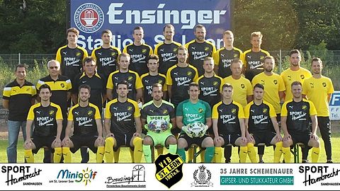 Beschreibung: hintere Reihe v.l.n.r.: Mauritz Wicker, H. Heist,  M. Andorfer, F.Rausch, Co-Spielertrainer St. Schneider, C. Freund, N. Hahn
mittlere Reihe v.l.n.r.: 2. Vors. J. Dagenbach, 1. Vors. H. Lawinger, SpA R. zur Wieden, E. Gräf, R. Hickel, J. Spintig, Y. Scheuermann, TW-Trainer S. Schneider, Abt. Leiter Aktive N. Steinmannn, Co-Trainer P. Vogelbacher, Chef-Trainer B. Schneider
sitzend v.l.n.r.: T. Fuchs, S. Durst, E. Willim, L. Jochim, M. Brandenburger, T. Tropf, T. Longo, L. Koppisch
nicht auf dem Bild: O. Bitz, D. Gerber, M. Steeb, K. Oechsler, S. Yalman, M. Wickenheißer