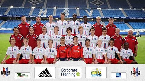 Obere Reihe von links:Athletiktrainer Christoph Erdmann, Torwarttrainer Benjamin Loose, Lukas Paulsen, Jonas Vergin, Patric Pfeiffer, Aaron Opoku, Techniktrainer Sebastian Schmidt, Physiotherapeut Manfred Hellwich

Mittlere Reihe v. l.:Techniktrainer Rodolfo Cardoso, Spielanalyst Jan Roloff, Torben Isermann, Laurens Gnichwitz, Robin Kelting, Edward Anselm, Carlos Reese, Almir Bajramovic, Trainer Volker Schmidt, Betreuer Willi Rohde

Untere Reihe v. l.:Maximilian Geißen, Marco Drawz, Corvin Bock, Fabian Nürnberger, Flynn Seidel, Niclas Kühn, Ferhat Sarioglu, Tom Henne, Marvin Berse, Derrick Köhn