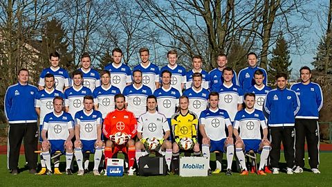 Vordere Reihe von links: Björn Nußbaum, Henry Thimm, Angelo di Salvo, Arthur Rothkegel, Nils Annas, Alexander Mertens, Dominik Dobras.

Mittlere Reihe von links: Torwart-Trainer Kai Fahrenkamp, Osaj Bek, Marius Frassek, Volker Helm, Bodo Fieren, Viktor Passulko, Sven Sistig, Andrei Costache, Maurice Wiewiora, Chef-Trainer Carlos Perez, Teammanager Thomas Stube.

Hintere Reihe von links: Oliver Gammon, Peter Welter, Nicholas Eifler, Nils Mäker, Yannick Schmitz, Philipp Blank, Zeugwart Volker Wiesenthal, Co-Trainer Frank Lambertz. 

Es fehlen: Marcel Meurer und Keiji Takahashi.