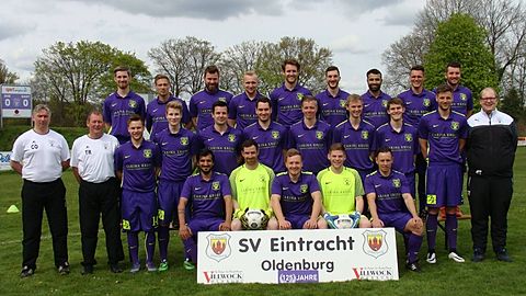 Obere Reihe(v.l.):Kevin Grüter, René Weber, Kevin Imkeit, Valerij Bossert, Jannis Reichel, Konstantin Schmidt, Ihlan Elma, Michael Deddens, Arthur Geis
Mittlere Reihe(v.l.): Andreas Greff, Thomas Absolon, Marcel Peest, Bennet Herrmann, Tim Effenberger, Nils Eilers, Benjamin Woltering, Alexander Weyhe, Nils Wiegand, Hendrik Wiemken, Niklas Flake
Untere Reihe(v.l.): Yusuf Tolan, Dennis Pollmann, Michael Speckels, Bastian Rieger, Matthias Sprenger