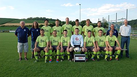Hi v.L.n.r. SpAVorsitzender Jürgen Kistler, Co-Trainer Andy Hummel, Patrick Demel, Maximilian Frei, Thore Hauert, Luca Schüle, Mike Wehmeier, Kim Feßenbecker, SPA Rolf Kunkel, Vorstand Klaus Reinwald

Vo.v.l.n.r. Jan Nerpel, Jan Albig, Carsten Eiermann, Michael Dick, Steven Holzwarth, Viktor Majer, Felix Allgeier