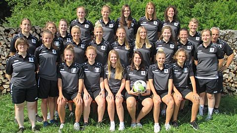 Hinten v. L.: 	Leonie Landmann, Maya Gottschling, Isabell Würstlin, Lena Werz, Julia Meyer, Diana Lang, Alina Rösch, Teresa Gehring, Tom Brockhöft (Co-Trainer)

Mitte v. L.:	Stephanie Erschig (Abteilungsleiterin), Lena Dägele, Larissa Hummel (Spielertrainerin), Elisa Brenn, Isabelle Groff, Diana Reinke, Katharina Killich, Leonie Bayerl, Yvonne Hess, Mauschel Maier (Manager)

Vorne v. L.:	Jasmin Riesle, Jana Werz, Lisa Kümmerlin, Kristin Schmidt, Natalie Schenk, Ronja Gottschling

Es fehlen: 	Linda Baldinger, Nadja Berger, Milena Bühler, Lena Kümmerlin, Katharina Wenk
