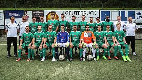 Hintere Reihe v. links: Richard von Klass (Trainer), Manfred Pieck (Co-Trainer), Dario Sanchez Copano, Luciano Russo, Julian Lewerenz, Laurent Lucas, Sabri Toksöz, Niki Treusch, Ibrahim Memet, Timon Uenaler, Frederico Degheins,Frank Hiessl (Betreuer), Ibo Alibasic (Teammanager).
 
Vordere Reihe v. links: Luigi Falsone, Fabrizio Chiappin, Dominik Schneider, Philipp Waldmann, Dennis Bolz, Saverio Colombo, Andreas Weinberg, Matteo Grgic, Philip Sommer.

www.honnef-heute.de/Rainer Hombücher