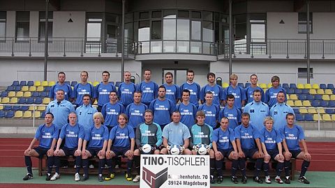 Oben von links: Marcel Würlich, Christoph Plock, Tobias Buchholz, Gösta Pysall, Patrick Stallmann, Stephan Schulz, Michael Engler, Carsten Madaus, Patrick Appel, Daniel Helmecke, Stephan Pientak; Mitte von links: Betreuer René Meyer, Norman Dörfel, Maik Adrian, Michael Staufenbiel, Nils Thiele, Jens Akkermann, Jens Meyenkoth, Marco Zöger, Trainer Stephan Grabinski, Co-Trainer Gregor Helmecke; Unten von links: Marcel Helmecke, Reiner Jacobs, Chris Kunau, Florian Ohrdorf, Sebastian Deumeland, Sebastian Schliwka, Christian Wulff, Maik Vester, Christian Madaus, Robin Schütte, Daniel Edeling; Es fehlen: René Seidl, Nico Kessler