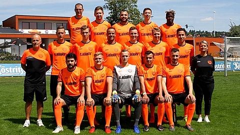 Hinten v. l.: Christopher Siegert, Christian Eckart, Shevan Ibrahim, Nico Hänel, Sterling Samouhoro

Mitte v. l.: Roy Beck (Trainer), Oliver Hoffmann, Domink Köhler, Mohamed Oussaifi, Henri Meier, Franz Oehlemann, Ali Ghasemi, Mandy Beck (Mannschaftsbetreuerin)

Vorn v. l.: Hasan Alsanea, Nico Dambrowski, Fabian Runau, Lucas Ude, Marvin Feukert

Es fehlen: Nico Engelstädter, Marat Gasparjan, Alexander Wilde, Amizu Salifou, Justin Nerke, Toni Branescu