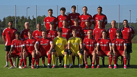 obere Reihe (von links): Jonas Blomenhofer, Yannick Lehnert, Julian Maurer, Stefan Lukes, Rafael Salazar Turcas

mittlere Reihe (von links): Sportlicher Leiter Alexander Roth, Mannschaftsarzt Richard Nüber, Orhan Öksüz, Moritz Pfeiffer, Michael Bogenreuther, Paul Förthner, Fabian Bischoff, Trainer Fabian Böckl, Co-Trainer Jürgen Lehnert, Teammanger Michael Roth

untere Reihe (von links): Karim Mahmoud, Marius Florschütz, Fabian Frei, Jakob Sitzmann, Benjamin Takacs, Erik Kristenko, Samet May, Furkan Aydogan

es fehlt: Felix Frei, Lukasz Krauze, Andre Folz, Andre Hahn, Erkan Ali