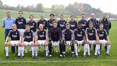 st. v. links: Trainer Klaus Eder (bis Dez. 06) anschließend Trainer Franz Weber, Robin Scherer, Stephan Bauer, Thomas Kern, Christian Schönberger, Jürgen Eder, Christoph Haugeneder, Florian Windpassinger, TW-Trainer Detlef Flemming (bis Dez. 06) anschließend Erwin Weiß, Spartenleiter Jürgen Schano.
Sitz. v. links: Wolfgang Schano, Daniel Krieg, Florian Weber, Thomas Rodler, Tobias Altendorfer, Patrick Djedjess, Andreas Kilger, Christian Schnelzer.