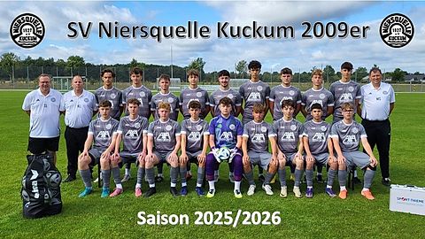 hintere Reihe: Co-Trainer Stefan Lambertz - Co-Trainer Karsten Langenbach - Julian Kaczmarzyk - Paul Huppertz - Lennox Jopen - Luka Forg - Caner Doruk - Max Breßer - Jannis Langenbach - Mats Hohr - Bastian Schmitz - Trainer Mario Schmitz
vordere Reihe: Gabriel Lauer - Finn Küppers - Lenn Roeben - Leo Kauhl - Mads Schaaf - Tim Lambertz - Berkay Duran - Yusuf Kalayci - Max Rapp
Es fehlen: Moritz Schroeder - Matthew Küppers