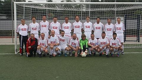 Obere Reihe v.l.:Peter Schertl,Stefan Steinmeier,Markus Stolzenberg,Sebastian Schakowsky,Gregor Pech,
Michael Hünewinkell,Andre Hardy,David Koscien,Dirk Eckhoff,Frank Lansen (Tor Rose)
Untere Reihe v.l.:Dirk Siems,Walter Siebert,Alexander Burzan,Serdar Demirel,Markus Häusler,Norbert Burzan,
Stefan Grüten,Erdinc Onat,Selim Kartal
Nicht auf dem Foto:Detlef Krausse,Konrad Fröhmelt,Volker Michels,Willi Berkemeyer,Wolfgang Bongardt,
Marcus Schulze,Tobias Otten,Dirk Jansen,Arlanda Revelino