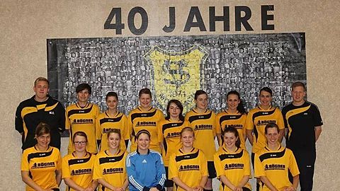 Hinten (v.l.nr.)Marvin Schmidt, Anja Bögner, Valerie Stier, Tamara Haag, Silke Hay, Sarah Maurer, Kristina Wirth, Juliane Wirth, Jens Koppenmüller
Vorne: Sandra Haag, Jana Hanselmann, Pia Veit, Verena Steffl, Larissa Kinscher, Hannah Junker, Carmen Ohr