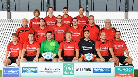 BSV Gey II - Saison 2014/2015

Hintere Reihe v.l.n.r.:
Tim Breuer, Philip Sasse, Andy Schröder, Philipp Geier

Mittlere Reihe v.l.n.r.:
Coach Michael Jabba Jablonka, Sebastian Müller, Michael Böhmer, Christoph Acker, TW-Trainer Alfred Nickolaus, 1. Vorsitzender Uli Abschlag

Vordere Reihe v.l.n.r.:
Sven Berger, Marco Esser, Sascha Harf, Dennis Paschert, Tim Johnen, Stefan Pütz, Daniel Mark